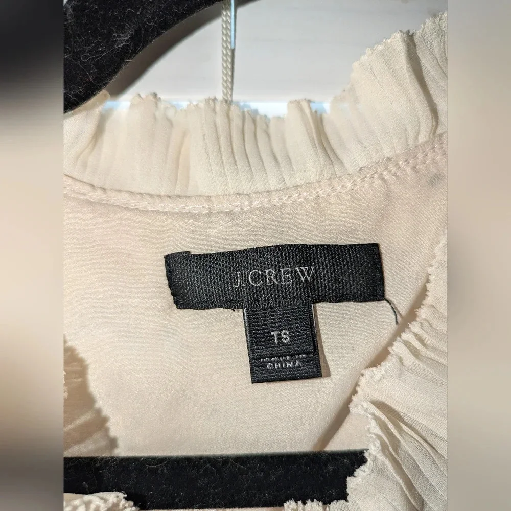 J Crew Lace Sleeveless Cream colored Top. Size TS EUC